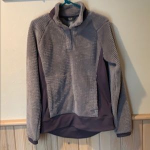 Mountain Hardware fleece pullover